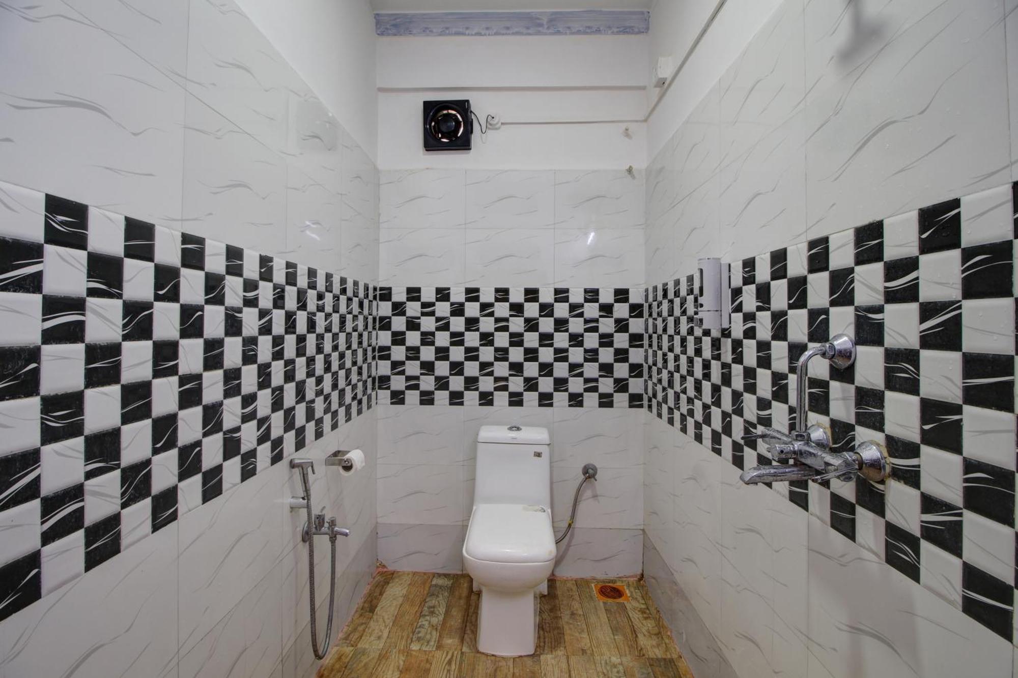 Hotel Pleasure Inn Near Turtle Beach Morjim Manage By Ld Group Of Hospitality Extérieur photo